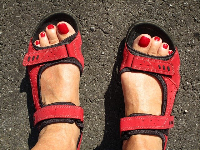 červené sandály